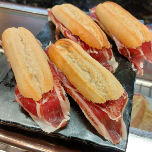 bocadillo jamon iberico bar el caserio